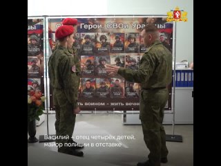 🇷🇺 Фотовыставка, посвящённая защитникам Родины, открылась в Штабе общественной поддержки Свердловской области.    В... (видео)