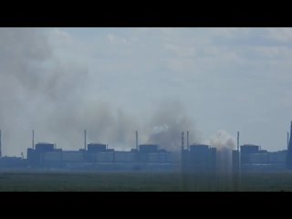 ☢ Украинские террористы ударили по Энергодару. Прилёт в районе Запорожской АЭС — СМИ  В районе Запорожской АЭС... (видео)