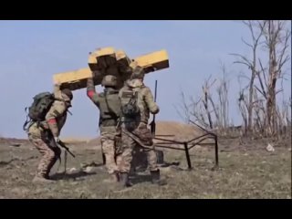 Русские бойцы в Курской области подняли сбитый оккупантами православный крест — люди со всего мира называют этих воинов... (видео)