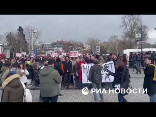 Кто-то за ними стоят. И их противостояние власти сильно похоже на то. Как было на украине, один почерк. - Владимир Сушников