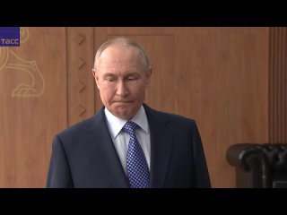 Владимир Путин на пресс-подходе после премии "Служение".    Видео: ТАСС/Ruptly (видео)