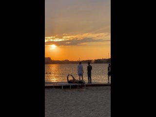 Любуемся шикарным закатом на пляже Локомотив😍 (видео)