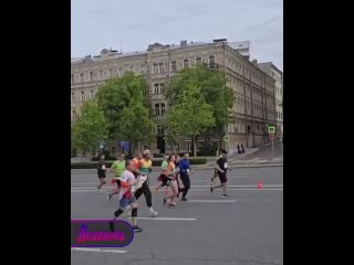 ЗОЖники заполонили центр Москвы — велофестиваль, велогонка и беговая эстафета перекрыли Садовое кольцо    Сегодня... (видео)
