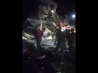 ❗Сход поезда произошёл из-за взрыва моста, сообщили РЕН ТВ в Центре медицины катастроф Брянска.  ▪Основные усилия... (видео)