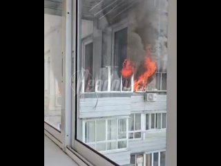 В Чертаново полыхает высотная панелька — по сообщениям местных, огонь быстро распространяется    В Северном Чертаново... (видео)