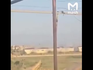 Российские военные отбили атаку четырёх террористов-смертников на военную базу в Сирии. Трёх из них ликвидировали.   ... (видео)