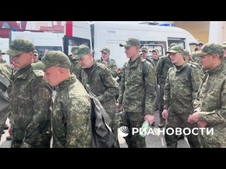 Минобороны показало кадры возвращения российских военных из украинского плена.    Всего в результате обмена с... (видео)