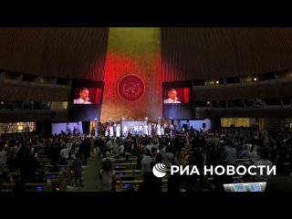"Хор Турецкого" и арт-группа SOPRANO исполнили в зале Генассамблеи ООН в Нью-Йорке песни военных лет. Мероприятие... (видео)