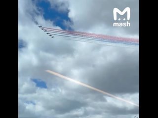Если вы москвич и за вашими окнами шумно, то это истребители на репетиции парада ко Дню Победы. Авиация отрабатывает... (видео)