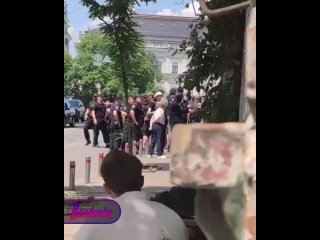 Второй фронт против Киева открыли геи* — в столице Украины начались столкновения между полицией, военными и... (видео)