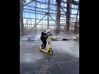 Двое зумеров устроили пляски на костях в «Крокус Сити Холле» — они бегали с огнетушителями и веселились на месте... (видео)