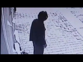 🤦♂ Парень в нетрезвом состоянии написал "Я тебя люблю" на баннерах на Малой Конюшенной улице.   Как сообщает СК... (видео)