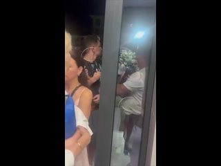 Видео с эвакуацией жителей этой ночью одного из ЖК в Лазаревском районе Сочи  На Бульваре Победы также было неспокойно.... (видео)