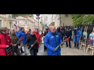 🥀 В Москве прошла акция памяти погибших в 2014-м в одесском Доме Профсоюзов.    В Москве более 1,5 тысячи активистов... (видео)