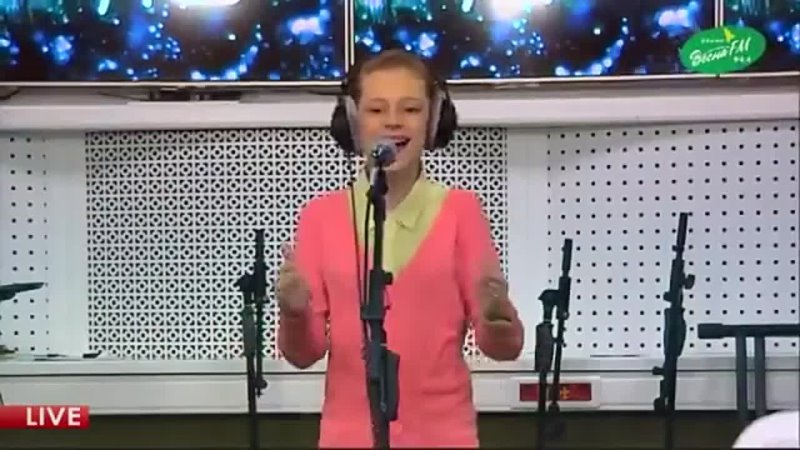 13 летняя девочка перепела певицу Iowa Улыбайся