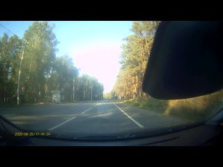 Водитель тот кто снимал это видео, тоже баран, на принцип пошел и поосто тормозит не пытаясь стехать на обочину. Ему же... - Logo Creator