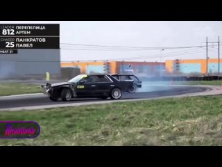 Покрышка с автонаведением — гонщик поймал шину, не вылезая из машины    Во время парного соревнования по дрифту шина... (видео)