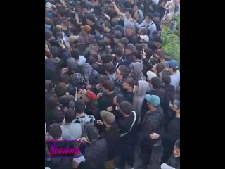 «Все вышло из-под контроля!»: в Дагестане произошла заварушка из-за одежды по ₽99    В магазине одежды в дагестанском... (видео)
