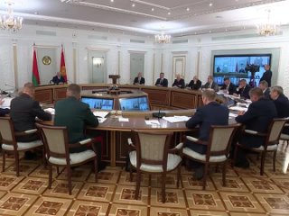 🥔Картофель теперь под личным контролем Лукашенко    Президент Белоруссии призвал министров следить за сбором урожая,... (видео)