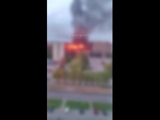 🚀💥 Ракетный удар по заводу им.Малышева в Харькове.   Удары зафиксированы по цехам завода в Харькове, где находилась... (видео)