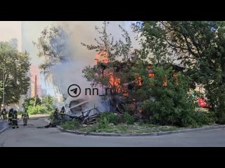 В районе улицы Полтавской в Нижнем Новгороде произошел пожар. Пламя и дым видно за несколько улиц.    По сообщениям от... (видео)