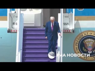 Трамп прибыл в Саудовскую Аравию с визитом, передает местный телеканал Al Arabiya.    Это первая зарубежная поездка... (видео)