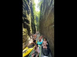 Каньон Хашупсе встал в пробку из-за большого количества туристов на SUPах  Видео с узкого коридора реки Хашупсе... (видео)