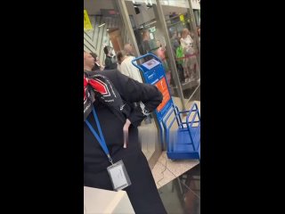 В аэропортах России чудовищный коллапс, снова: из-за затяжной атаки дронов в Москве массово отменяют и задерживают... (видео)