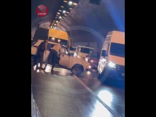 ⚡️ Массовое ДТП на Дублере в Сочи    Сегодня утром, 31 мая, на Дублере Курортного проспекта произошла массовая авария с... (видео)