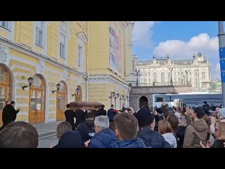 ⚫ В Москве простились с Алексеем Весёлкиным: как это было    В здании РАМТА сегодня прошла церемония прощания с актёром... (видео)