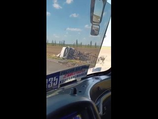 Жёсткое ДТП произошло в Аксайском районе. Удивительно как все выжили.   На трассе столкнулись «ГАЗель» и «Мазда». В... (видео)