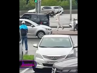 Компания бородачей перекрыла движение в Екатеринбурге ради танцев    В Екатеринбурге толпа джигитов на «Мерсах» и... (видео)