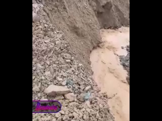 В Хакасии золотодобытчики уничтожили местную реку, оставив местных без флоры, фауны и пропитания    Вблизи поселка... (видео)