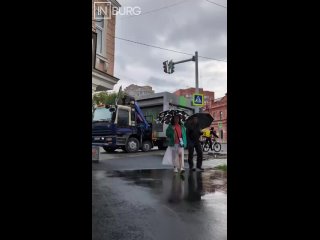 С детства очень любила эти киоски. Помню, как каждую пятницу столи в очереди за програмкой. Работающих там дам знала не... - Вера Перминова
