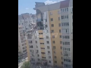 Вид на взорвавшийся дом в Саратове из другого здания    Погибли по меньшей мере два человека, под завалами могут быть... (видео)