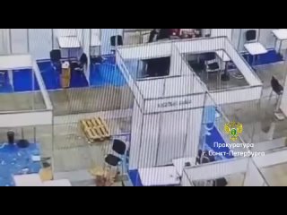 Уборщица «Экспофорума» положила чужую сумку в мусорный мешок и получила статью о краже. Ущерб оценили в 109 тысяч... (видео)