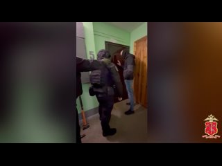 В полиции поймали «оборотней», кормившихся на мигрантах  Петербургский главк показал, как УСБшники пришли в гости к... (видео)