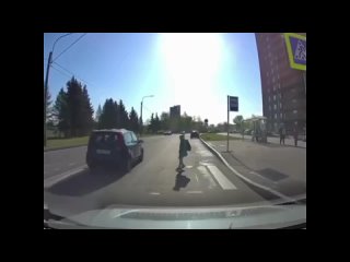 Госавтоинспекция показала раскаяние автомобилистки, которая не пропустила девочку на пешеходном переходе. Инцидент... (видео)