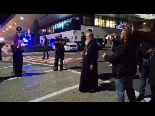 "Бесчинствуют сатанинские силы": Режим Санду не позволил архиепископу Маркеллу вылететь за Благодатным огнём  ... (видео)
