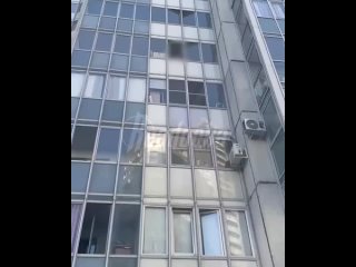 Питерская бабуля врубает сирену с утра до вечера на весь двор — смотрим реакцию соседей на этот «бэнгер»    Если бы... (видео)