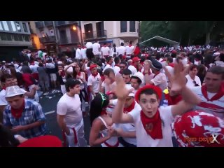 Sara May y Anita Ribeiro - Corridas y cornadas en San Fermín бразильские давалки