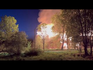 В Пгт Рябово, Тосненского района сгорел Барак  Тосненский район, п. Рябово, ул. Рычина  На место происшествия выезжали... (видео)