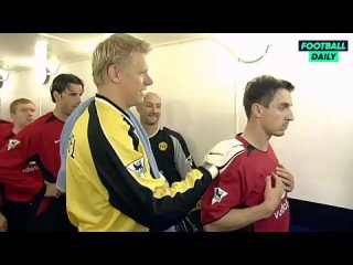 Throwback to when Peter Schmeichel played against Man Utd for Man City and Gary Neville completely blanked him.