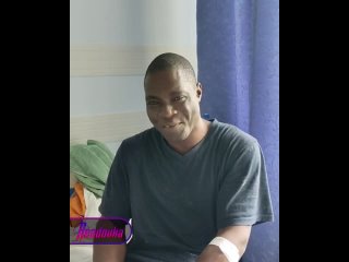 В Липецке житель Нигерии пытался перелезть через забор и напоролся на 40-сантиметровый кол    Необычную операцию... (видео)