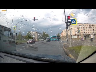 Почему ренж ровер проехал мимо автосервиса? Тормоза отказали!)) Здесь, видимо, аналогично) - Игорь Кузнецов