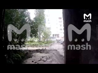 Обломки саратовской многоэтажки разлетелись до соседних домов. От взрывной волны в них повреждены окна. Чудом камни не... (видео)