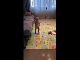Мария Погребняк показала первые шаги младшего сына 👣   Малыш Володя сам пошёл в 11 месяцев (видео)