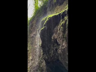 Свирский водопад в полноводье  Свирский водопад, расположенный в Лазаревском районе Сочи, — это удивительное природное... (видео)