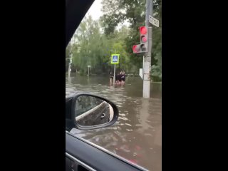 Дожди никак не хотят отступать — МЧС снова предупреждает о сильных ливнях.  Вечером 14 июля в Нижнем Новгороде и... (видео)