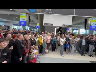 Кремлевский оркестр устроил импровизированный джем-сейшн для застрявших пассажиров    Пассажиры аэропорта Домодедово,... (видео)